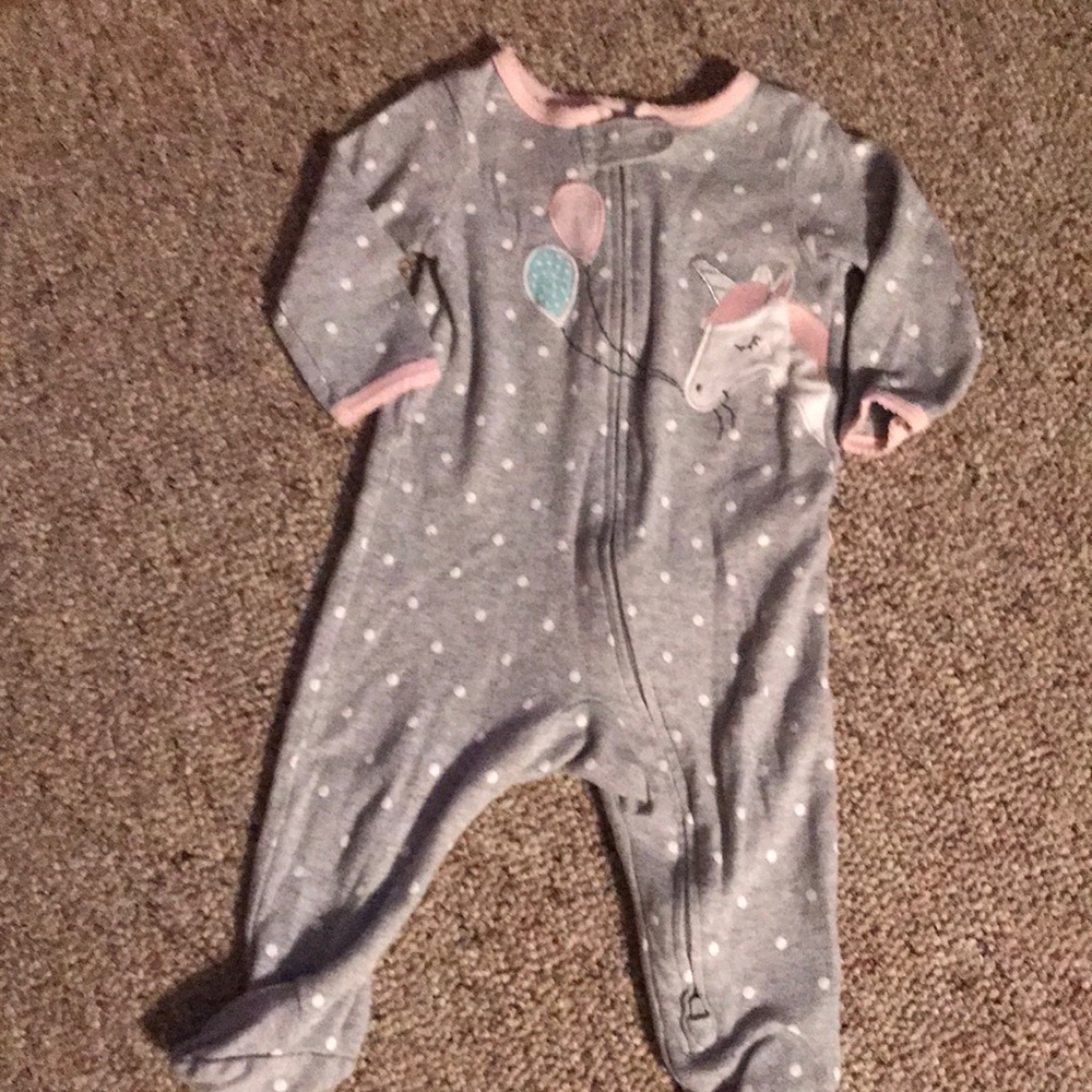 Carter’s unicorn sleeper size 6 months